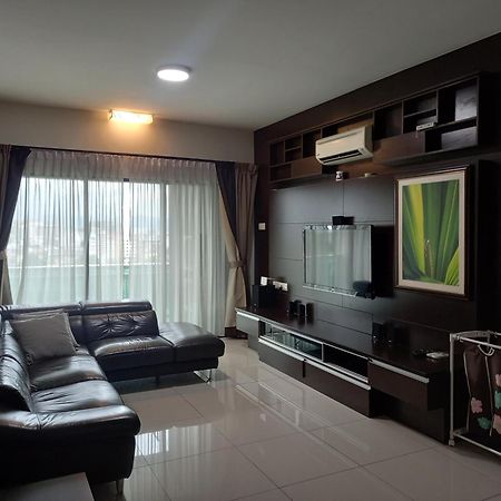 K. Riverfront Apartment Ipoh Buitenkant foto
