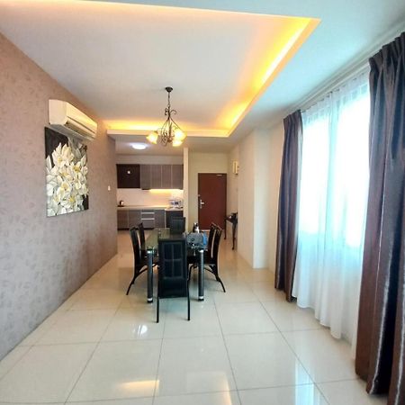 K. Riverfront Apartment Ipoh Buitenkant foto