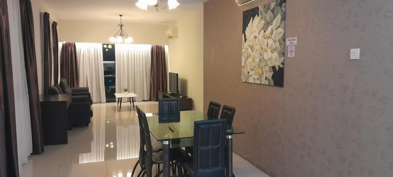 K. Riverfront Apartment Ipoh Buitenkant foto