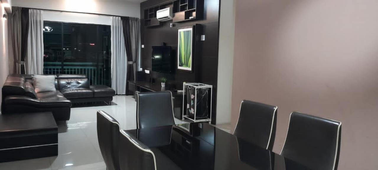 K. Riverfront Apartment Ipoh Buitenkant foto