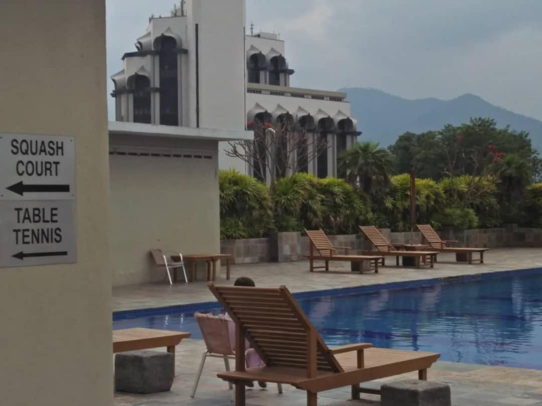 K. Riverfront Apartment Ipoh Buitenkant foto